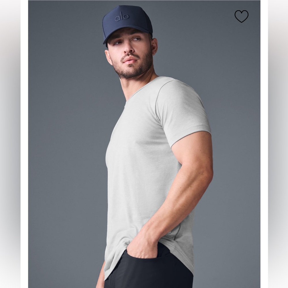 4TH RESTOCK ALO Yoga Men’s “Triumph” Crewneck Tee (L) *POPULAR COLOR*